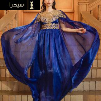 فستان أزرق مطرز بأكمام كيب