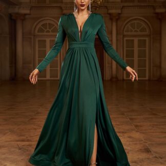 فستان ماكسي بفتحة رقبة على شكل حرف V وأكمام طويلة