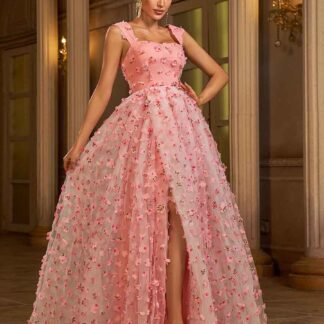 فستان وردي من قماش التول المزهر مع تطريزات