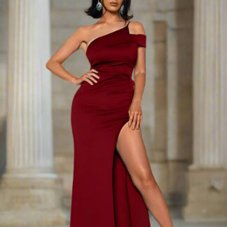 فستان سهرة زمردي بفتحة كتف واحدة