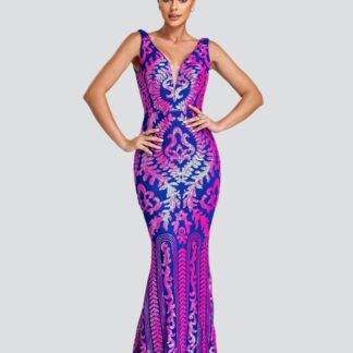 فستان أسود برقبة على شكل حرف V بدون أكمام مزين بالترتر القبلي