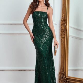 فستان من السباغيتي من الخلف مزين بالترتر باللون الأخضر