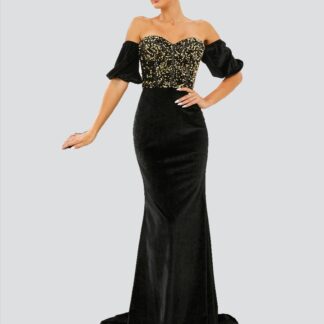 فستان سهرة مخملي مكشوف الكتفين