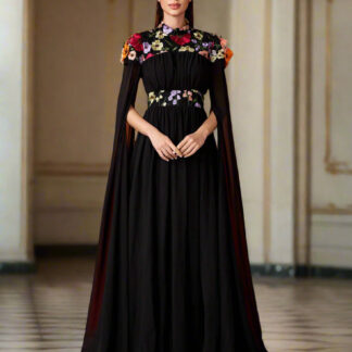 فستان من التول بياقة واقفة