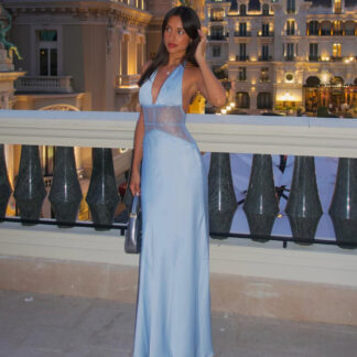 فستان جذاب جديد لصيف 2025، تنورة طويلة من الحرير والساتان بفتحة رقبة على شكل حرف V عميقة وأنيقة، بخصر مكشوف