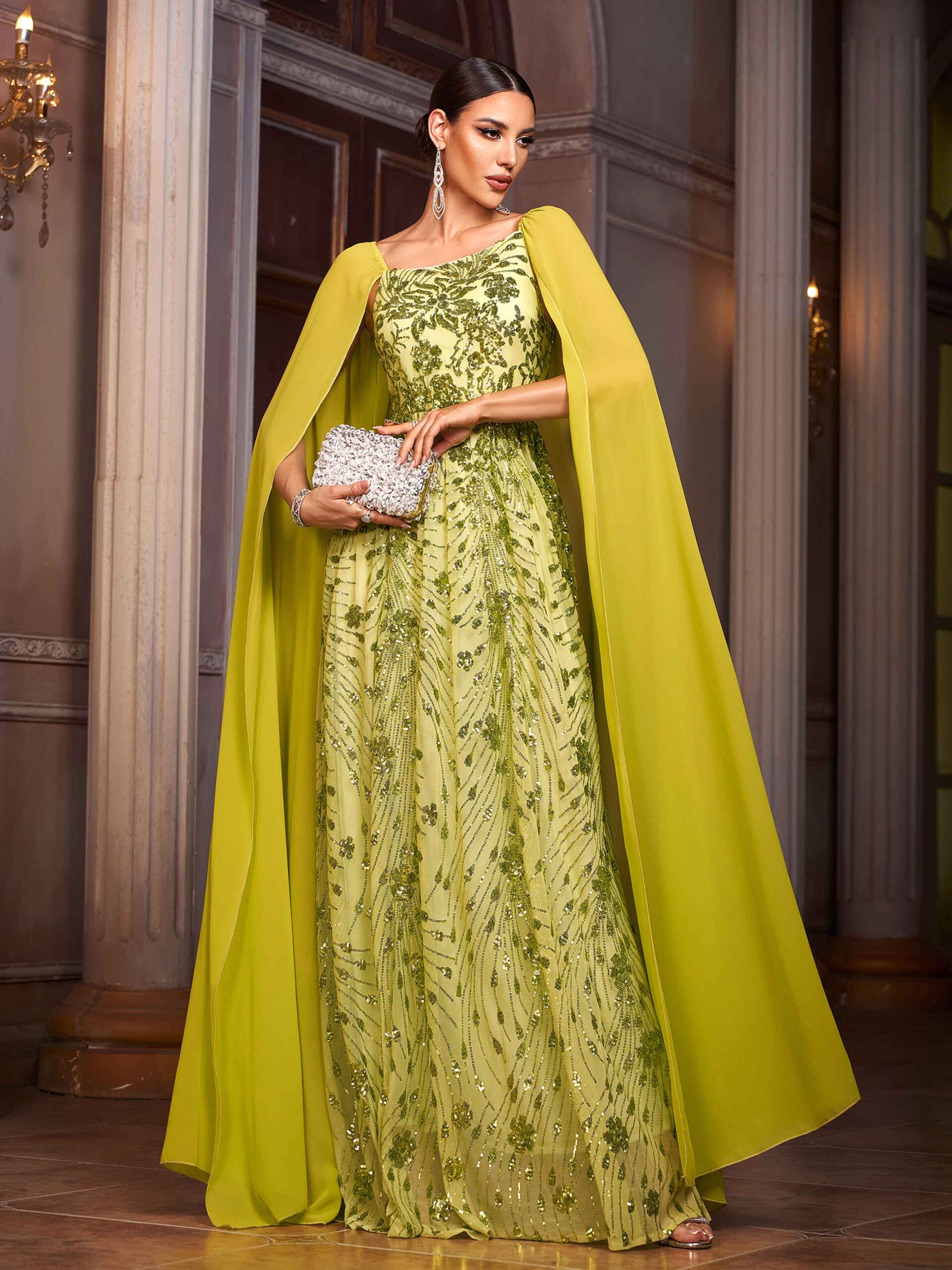 فستان مناسبات بأكمام كيب مزين بالترتر باللون الأخضر - Image 3