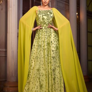 فستان مناسبات بأكمام كيب مزين بالترتر باللون الأخضر