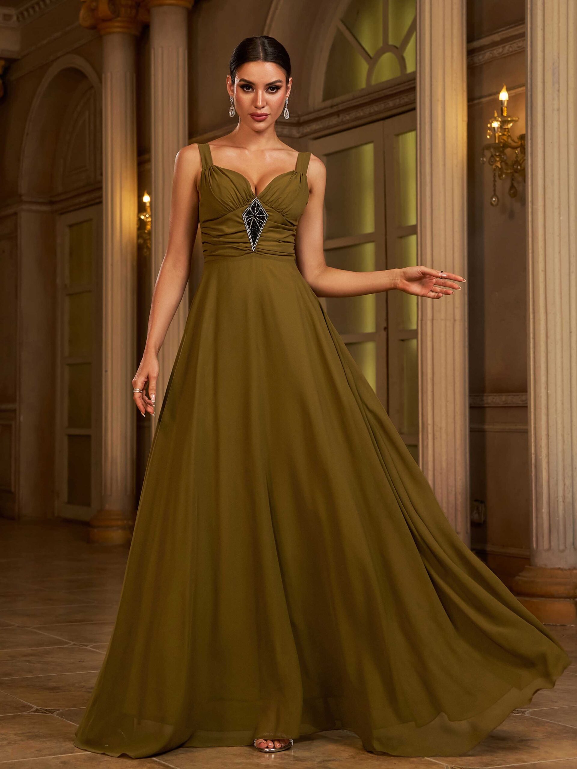فستان سهرة زيتوني متأرجح على شكل حرف A مع أحجار الراين