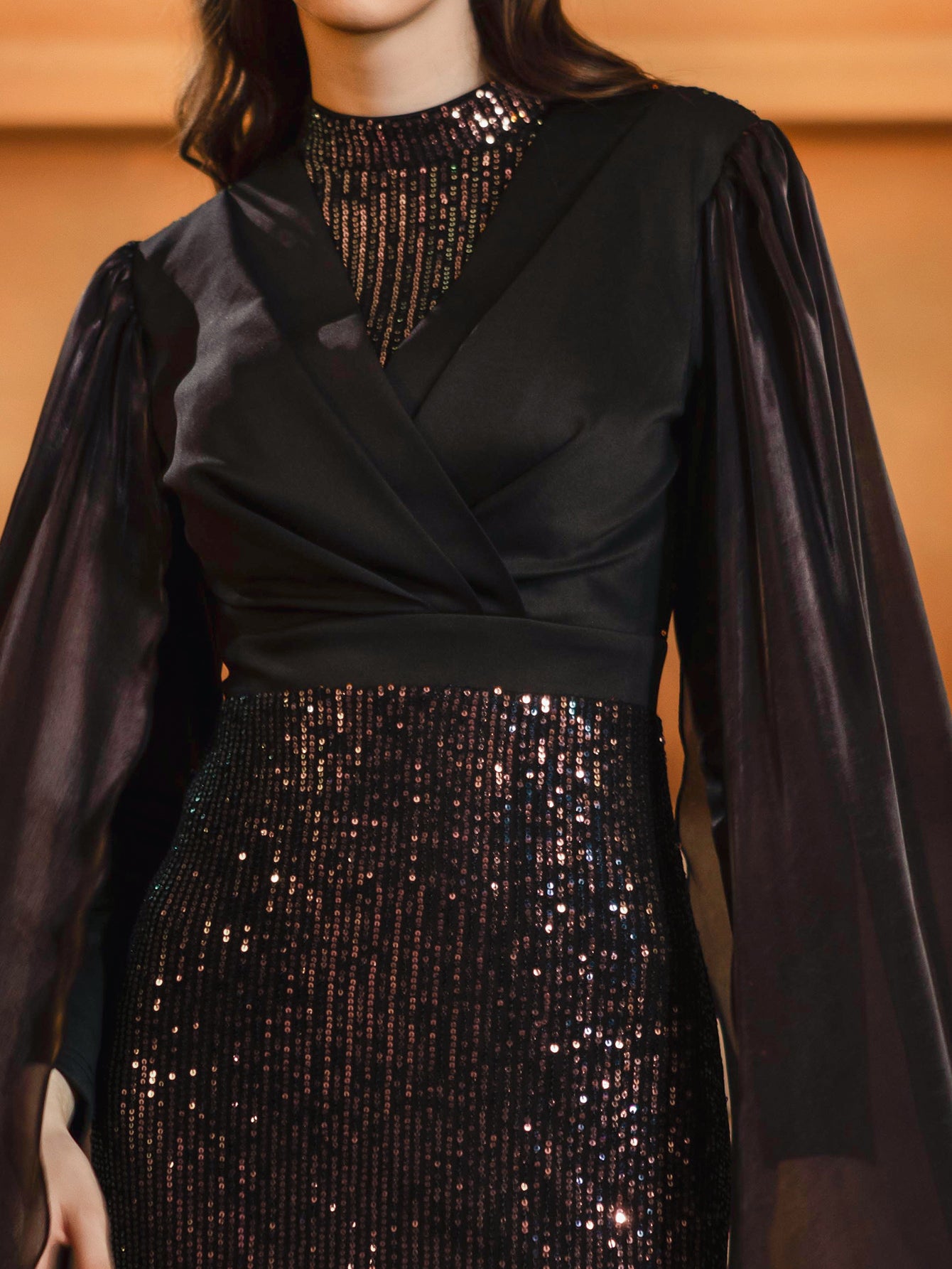 فستان مناسبات أنيق مزين بالترتر الأسود - Image 4