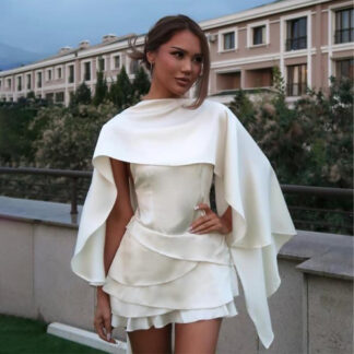 فستان جديد من الساتان بتصميم شال أنيق بلون سادة بدون أكمام وتنورة مكشكشة على الورك