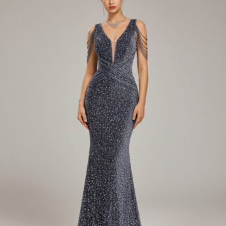 فستان سهرة فاخر بتصميم حورية البحر مرصع بالترتر الفضي