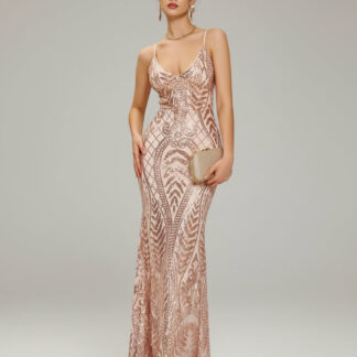 فستان سهرة فاخر بتصميم حورية البحر مزين بالترتر والتفاصيل الدقيقة