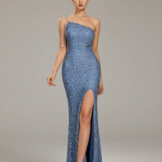 فستان سهرة أنيق بفتحة جانبية مزين بالترتر وكتف واحد