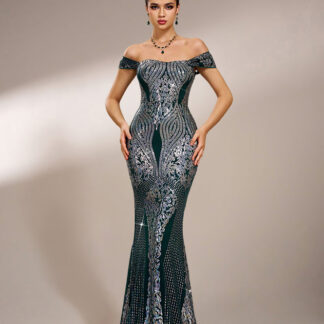 فستان سهرة أخضر مزين بالترتر، مكشوف الكتفين، بنقشة مميزة،