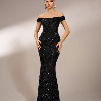 فستان كوكتيل أسود بتصميم حورية البحر مزين بالترتر، مكشوف الكتفين،