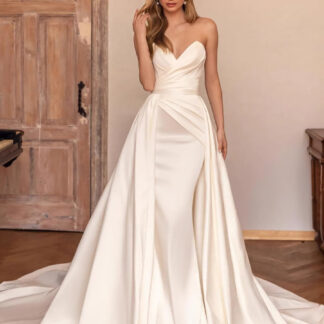 فستان زفاف خفيف بدون حمالات من الساتان بتصميم ضيق