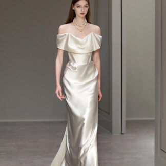 فستان زفاف بتصميم حورية البحر من الساتان مكشوف الكتفين