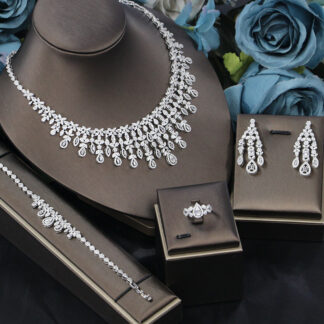 طقم مجوهرات زفاف مرصع بالكامل بالألماس والزركون، يتضمن قلادة وأقراط، مكون من أربع قطع، مناسبات الزفاف.