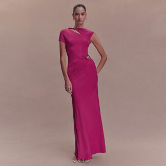 فستان طويل جديد لربيع وصيف 2025، أنيق وجذاب، بأكمام قصيرة، وظهر مفتوح، ولون سادة.