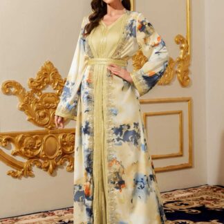 جلابية نسائية من قطعتين، بتصميم مطبوع.