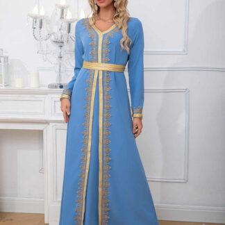 جلابية نسائية، بأكمام طويلة من الدانتيل.