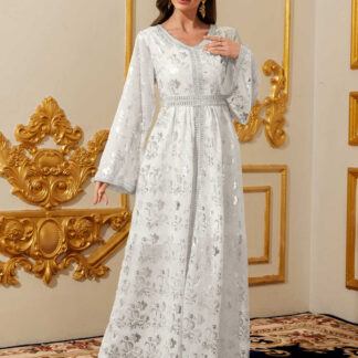 جلابية نسائية، برقبة على شكل V وأكمام طويلة، بتصميم معاصر.