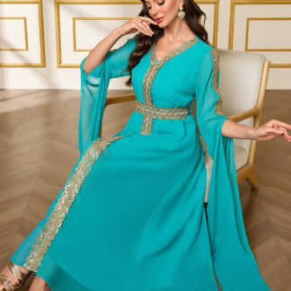 جلابية نسائية طويلة أنيقة، بتصميم صيفي.