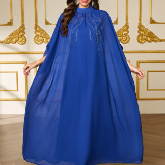 جلابية نسائية طويلة، بأكمام طويلة جداً، بلون واحد وتفاصيل دانتيل.