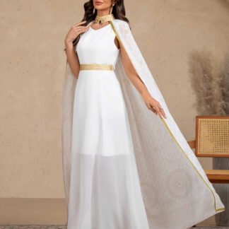 جلابية نسائية طويلة أنيقة صيفية باللون الأبيض.